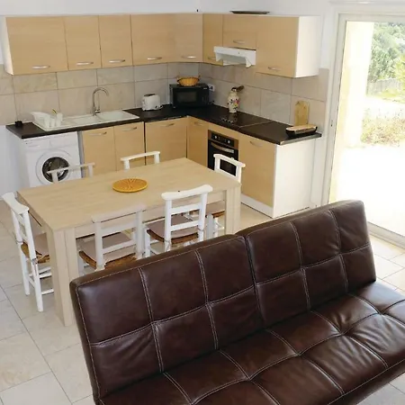 Two-bedroom Holiday In Porticcio 펜션 *